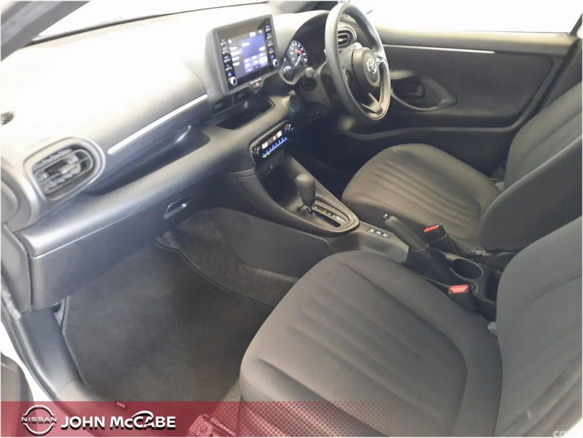 Toyota Yaris Hatchback, Petrol Hybrid, 2023, White