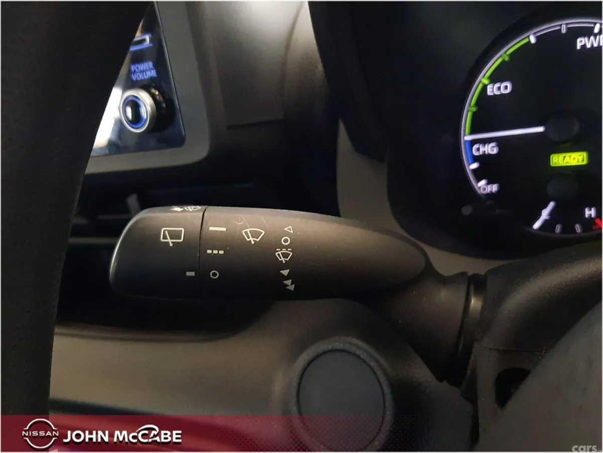 Toyota Yaris Hatchback, Petrol Hybrid, 2023, White