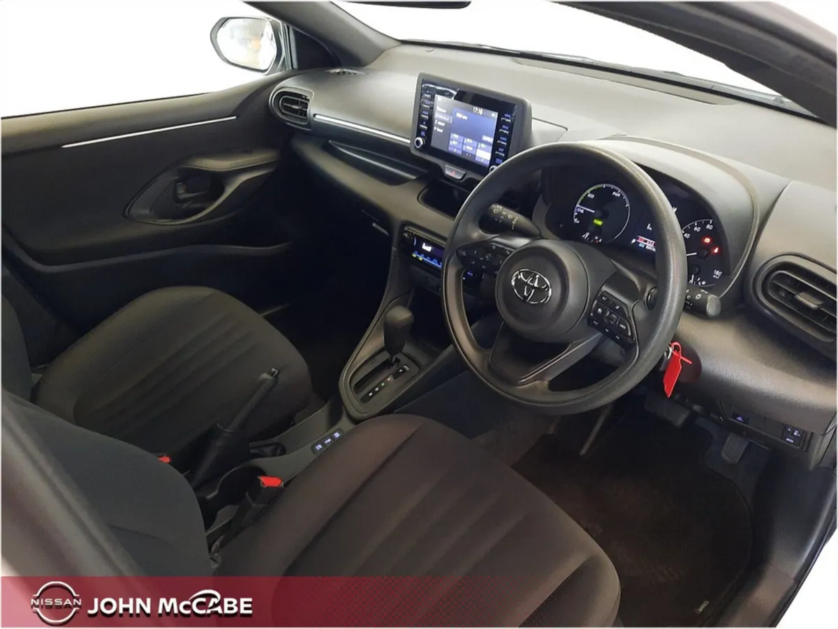 Toyota Yaris Hatchback, Petrol Hybrid, 2023, White
