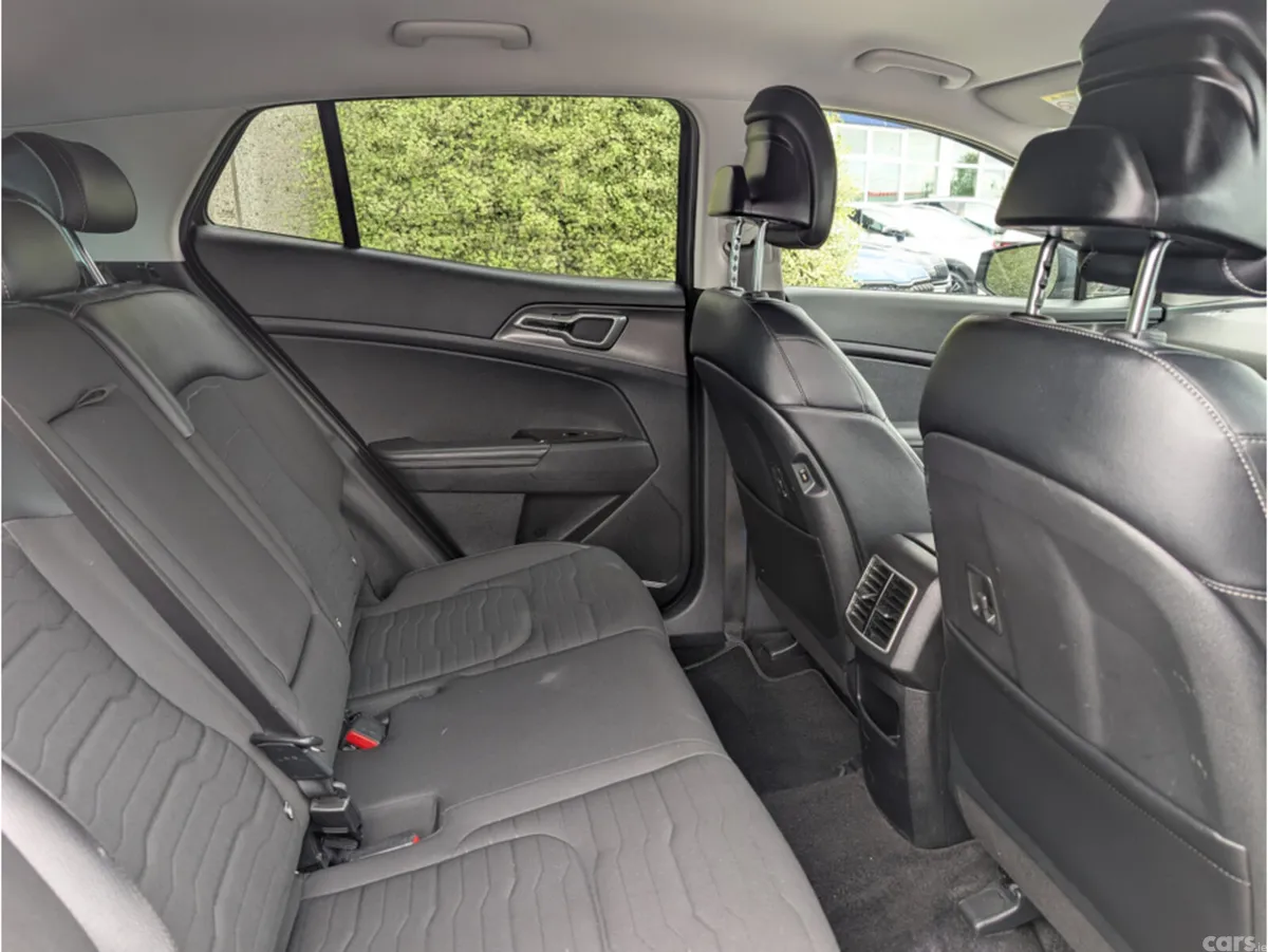 Kia Sportage MPV, Petrol Hybrid, 2023, Grey