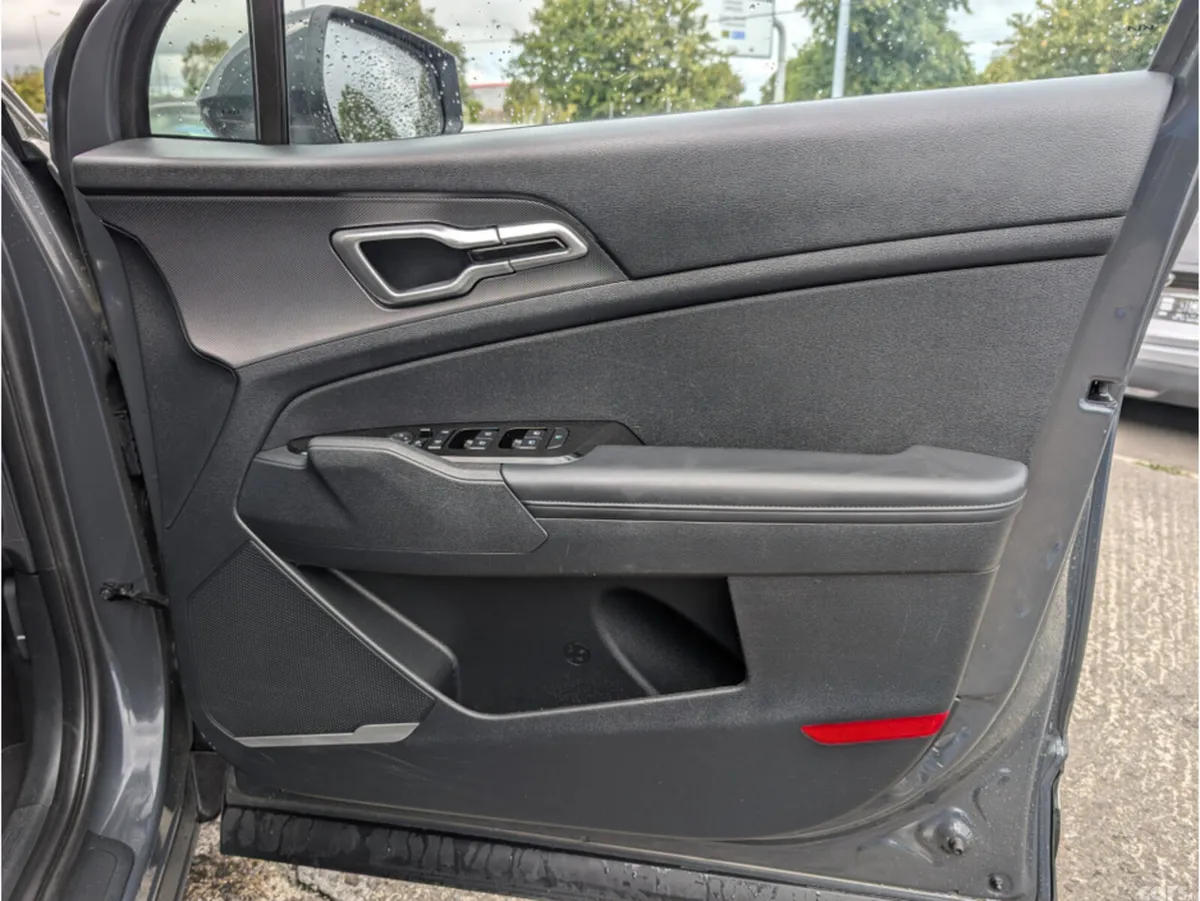 Kia Sportage MPV, Petrol Hybrid, 2023, Grey