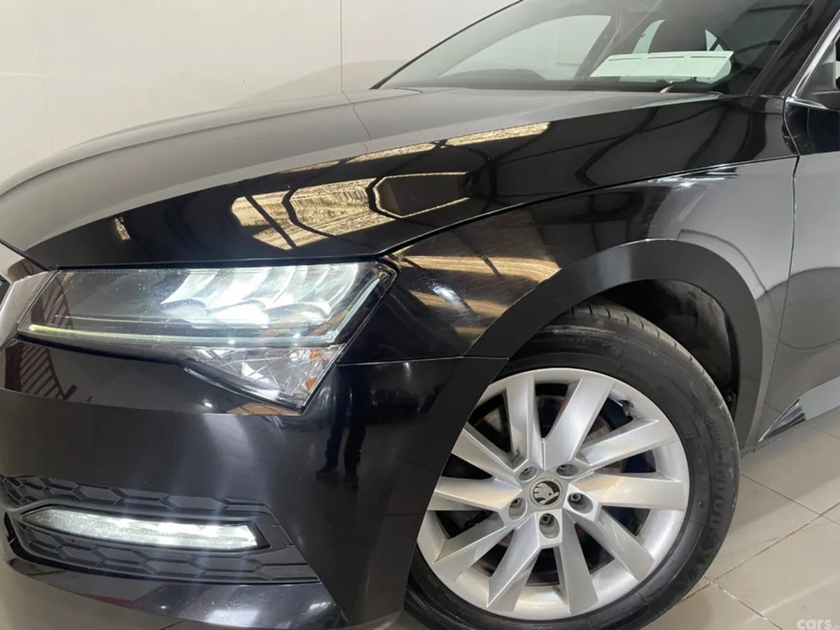 Skoda Superb Hatchback, Diesel, 2022, Black