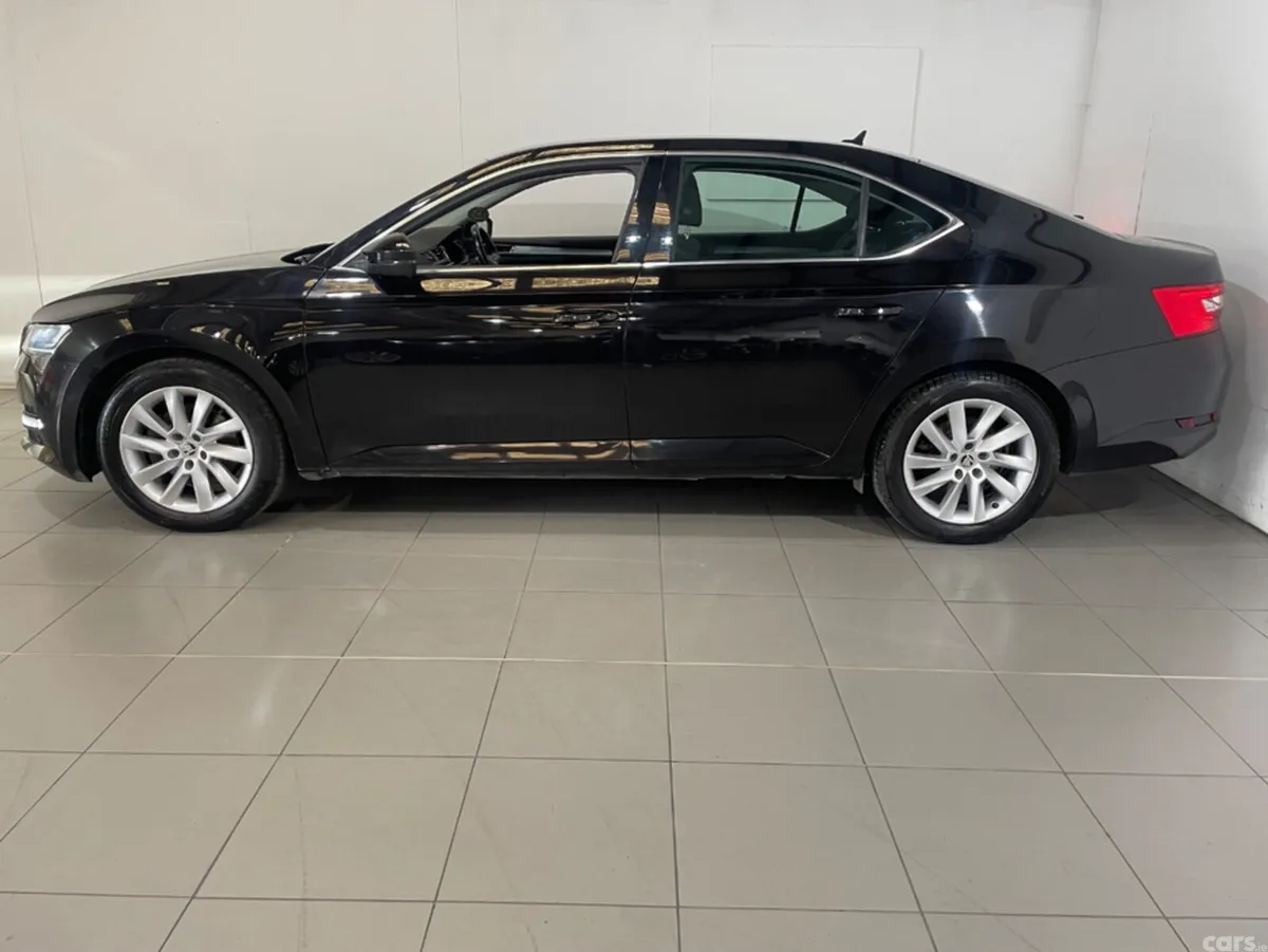 Skoda Superb Hatchback, Diesel, 2022, Black