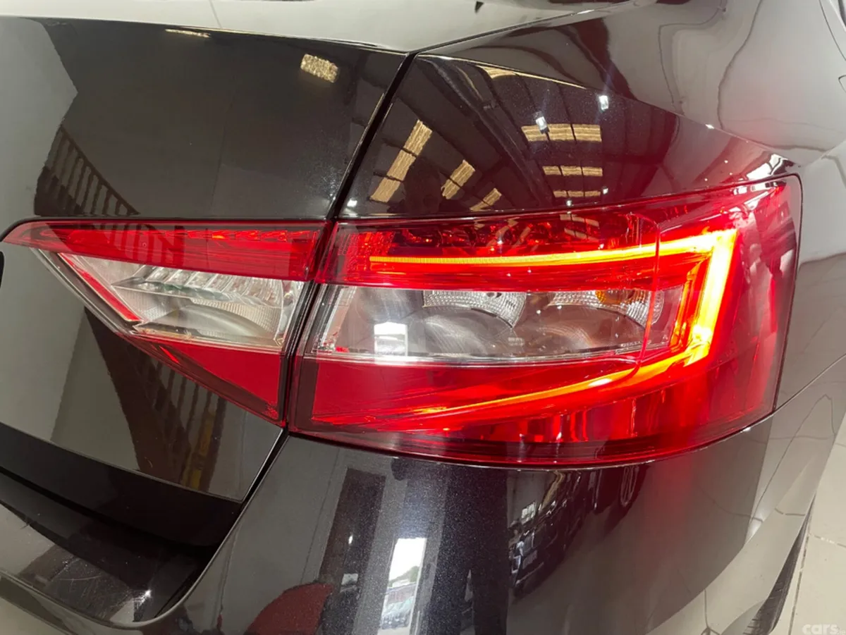 Skoda Superb Hatchback, Diesel, 2022, Black