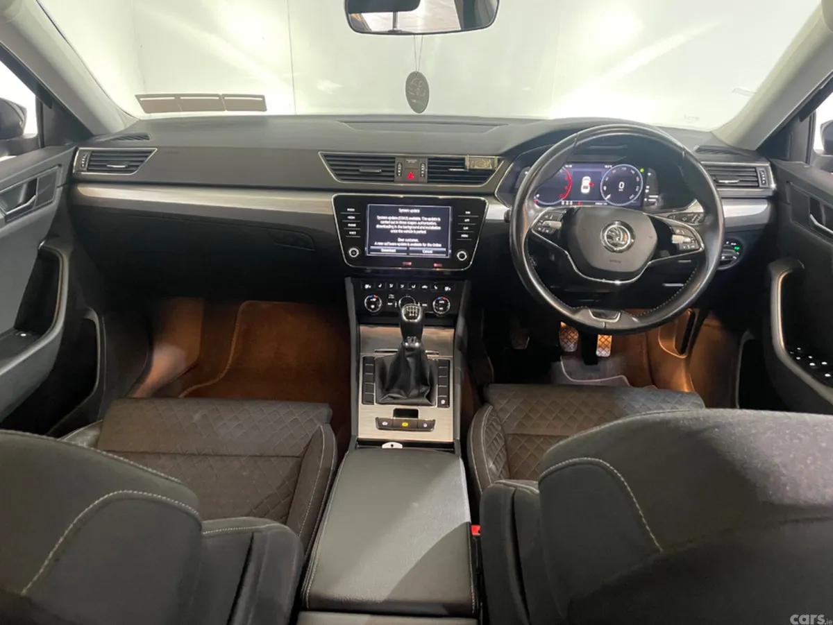 Skoda Superb Hatchback, Diesel, 2022, Black