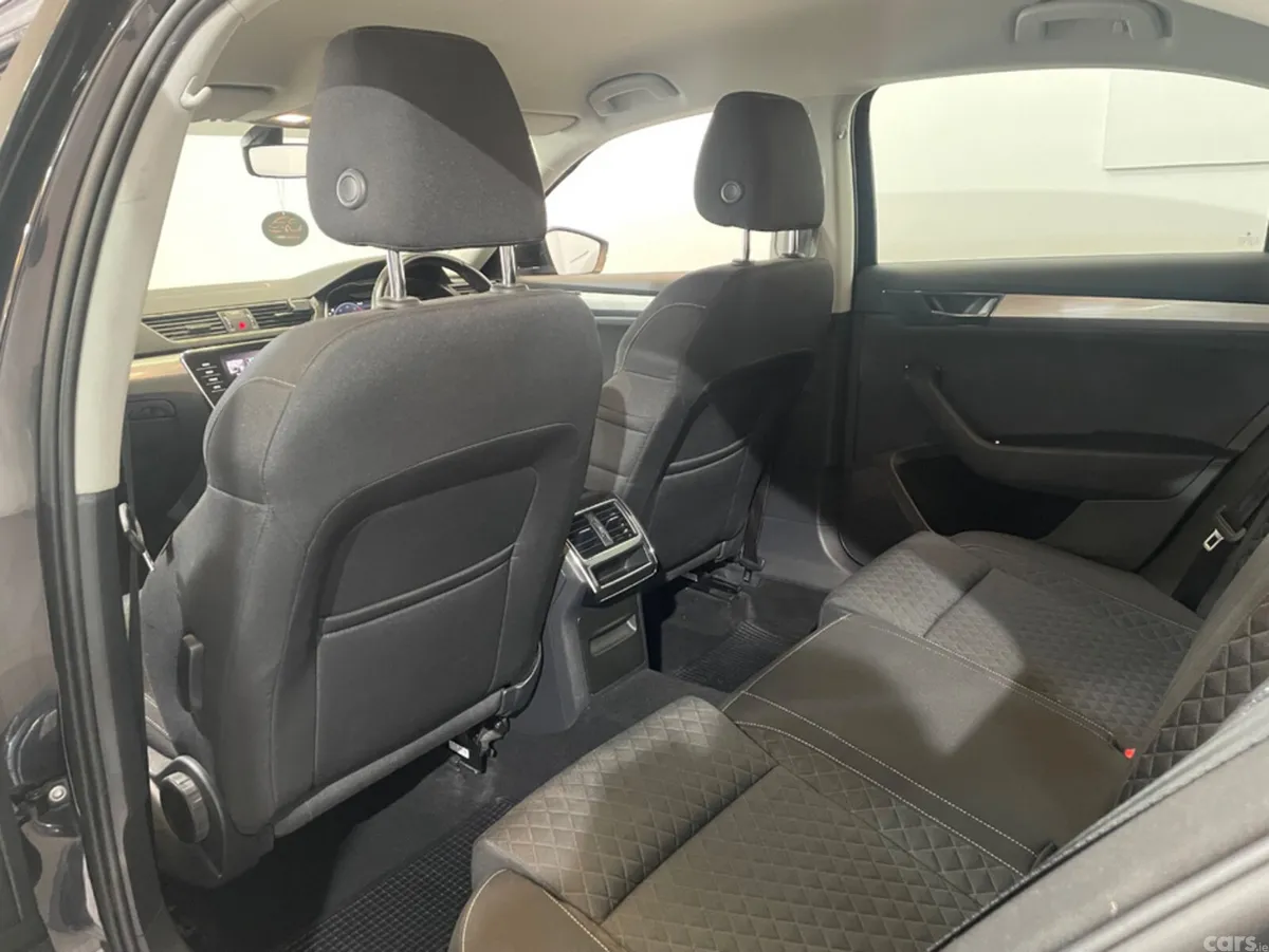 Skoda Superb Hatchback, Diesel, 2022, Black