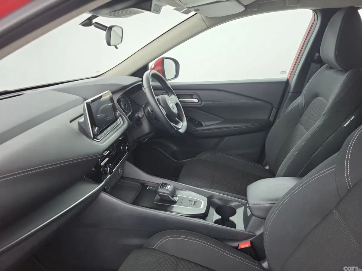Nissan Qashqai MPV, Petrol, 2025, Red