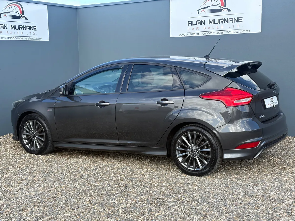 Ford Focus Hatchback, Diesel, 2017, Grey