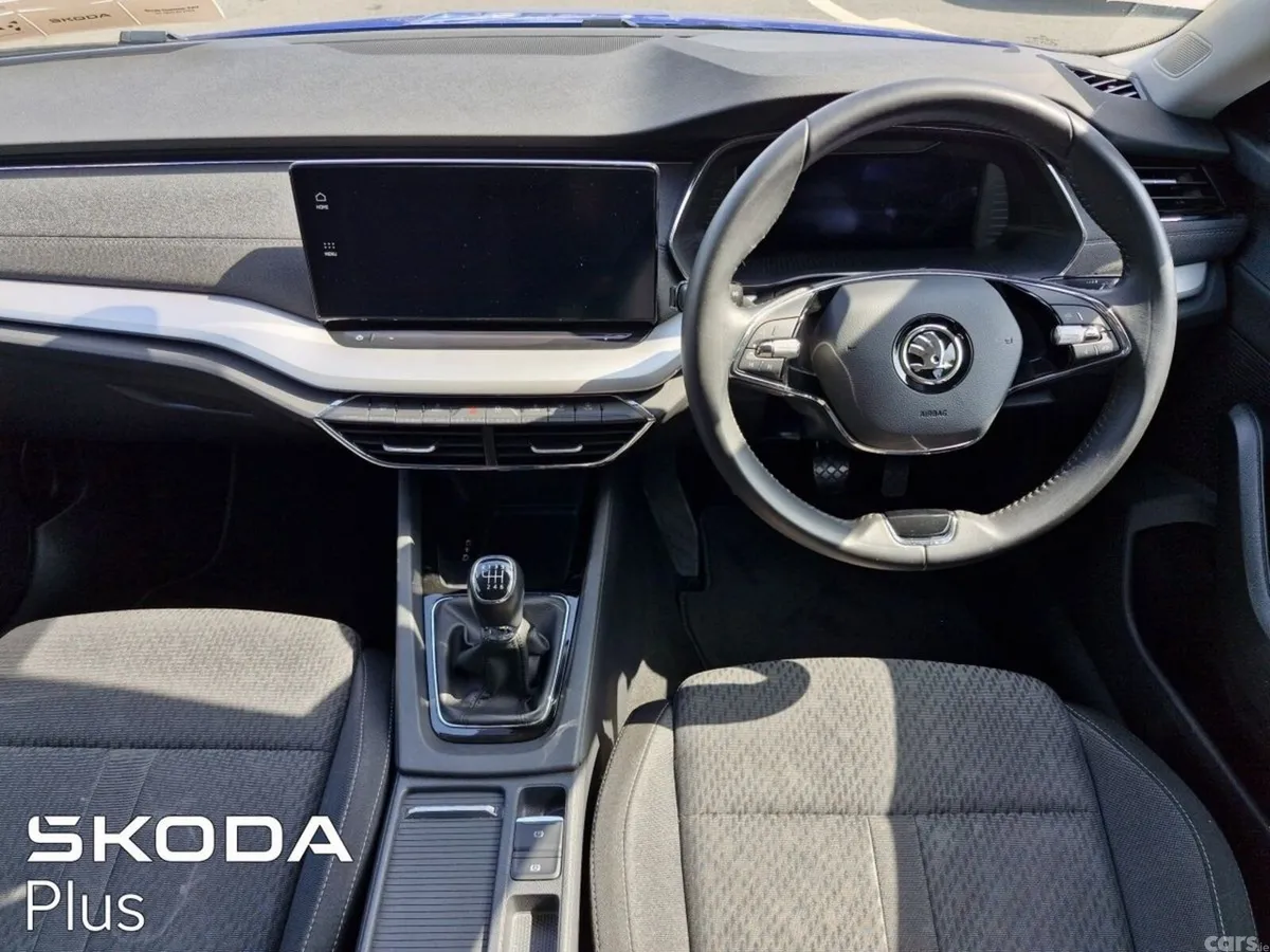 Skoda Octavia Saloon, Petrol, 2023, Blue