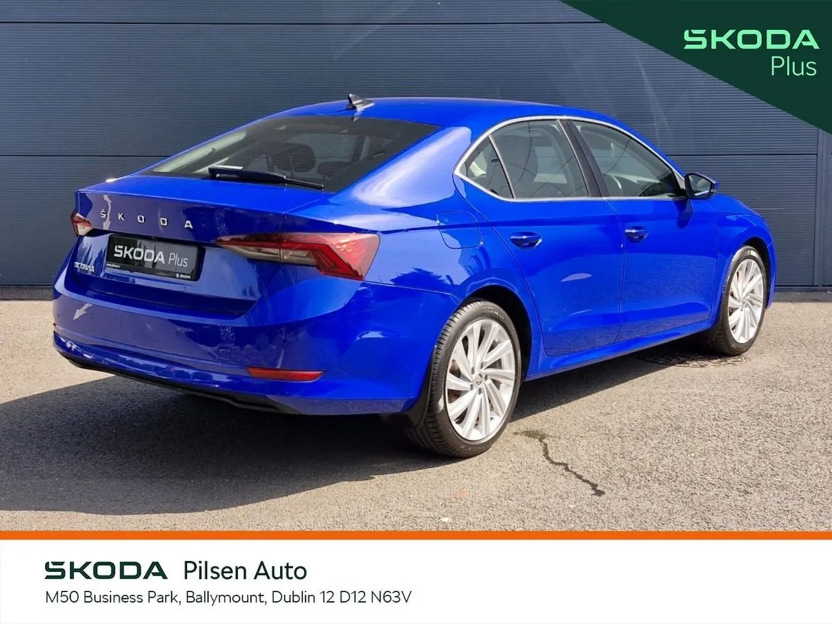Skoda Octavia Saloon, Petrol, 2023, Blue