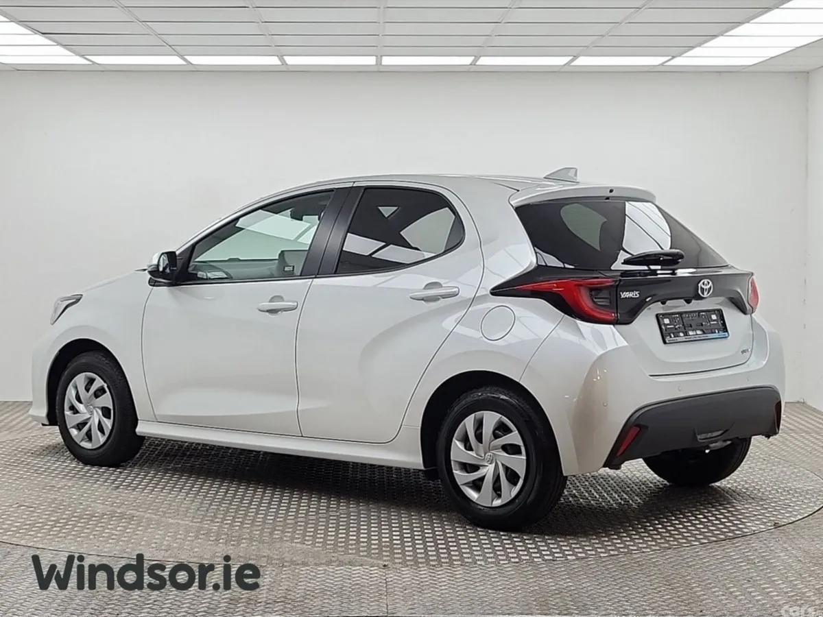 Toyota Yaris Hatchback, Petrol Hybrid, 2024, White