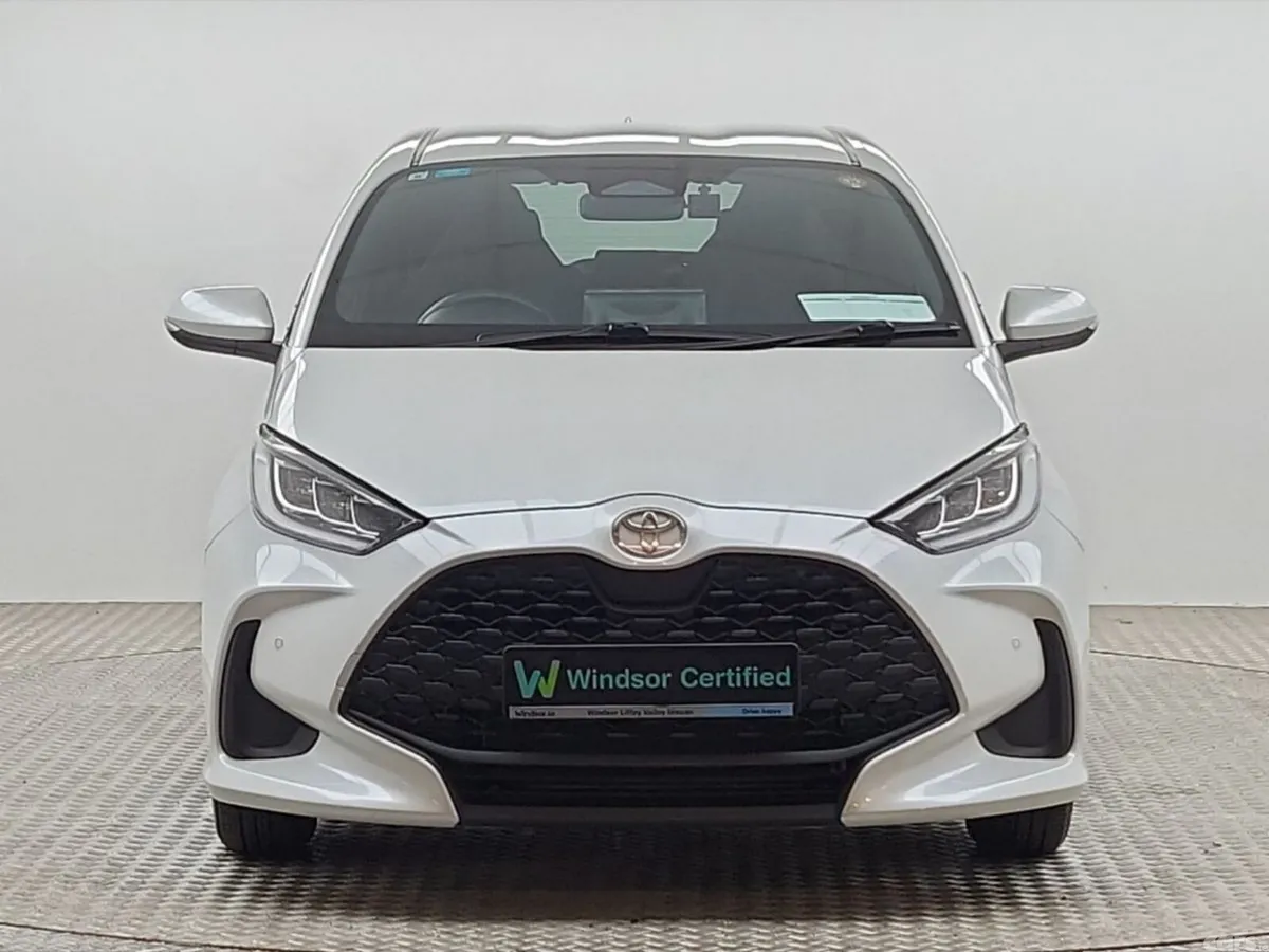 Toyota Yaris Hatchback, Petrol Hybrid, 2024, White
