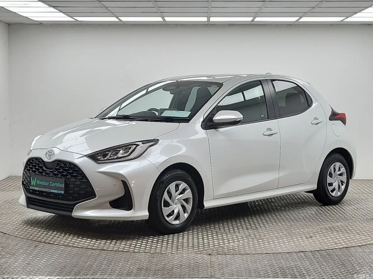 Toyota Yaris Hatchback, Petrol Hybrid, 2024, White
