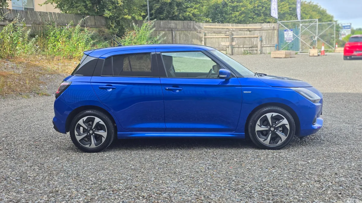 Suzuki Swift Hatchback, Petrol Hybrid, 2024, Blue