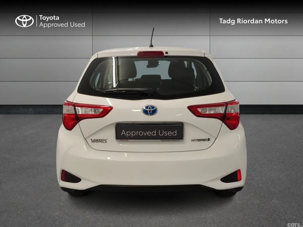 Toyota Yaris Hatchback, Petrol Hybrid, 2018, White