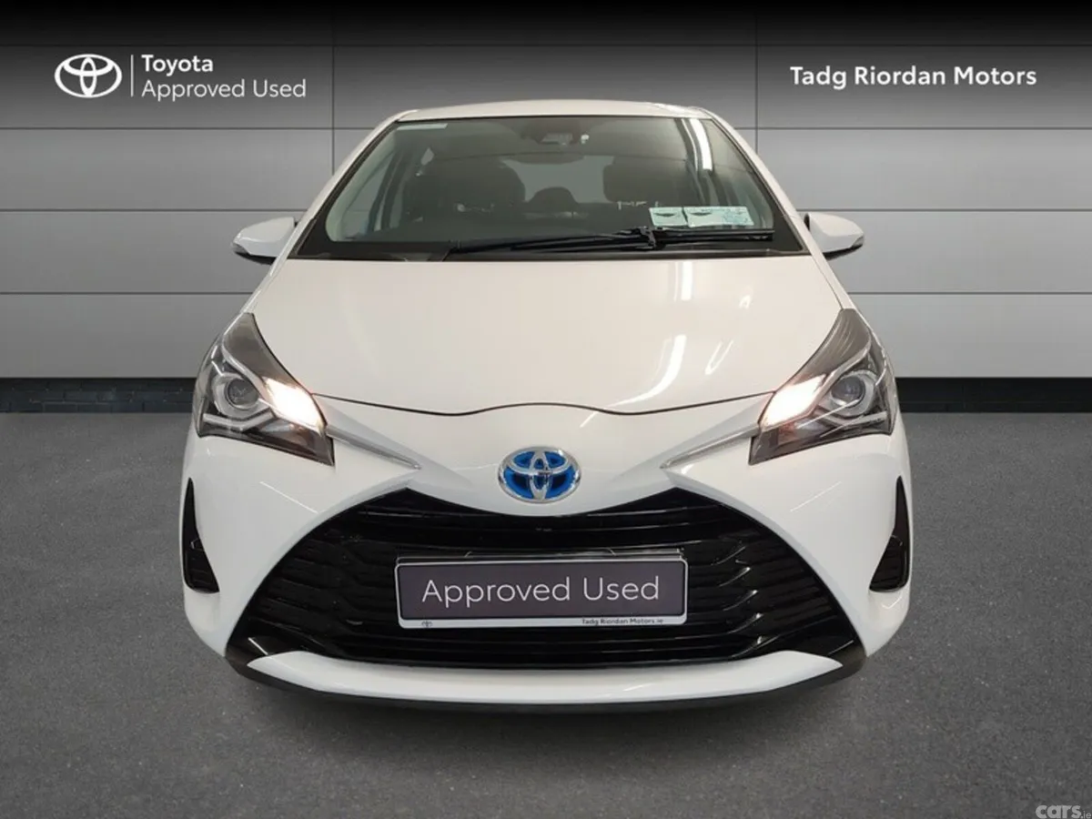 Toyota Yaris Hatchback, Petrol Hybrid, 2018, White