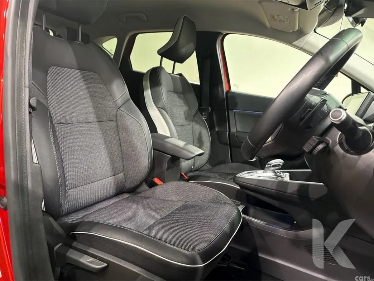 Renault Captur Hatchback, Petrol, 2021, Red