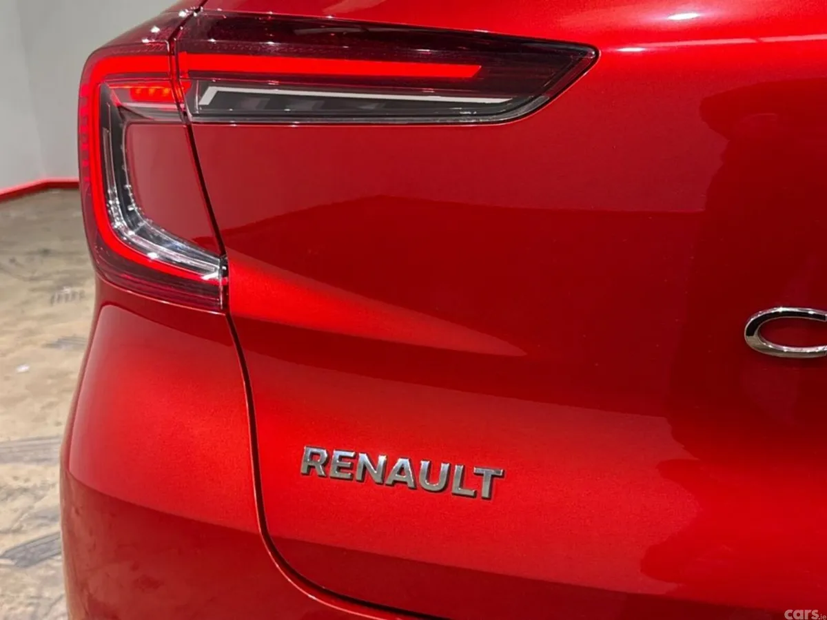 Renault Captur Hatchback, Petrol, 2021, Red