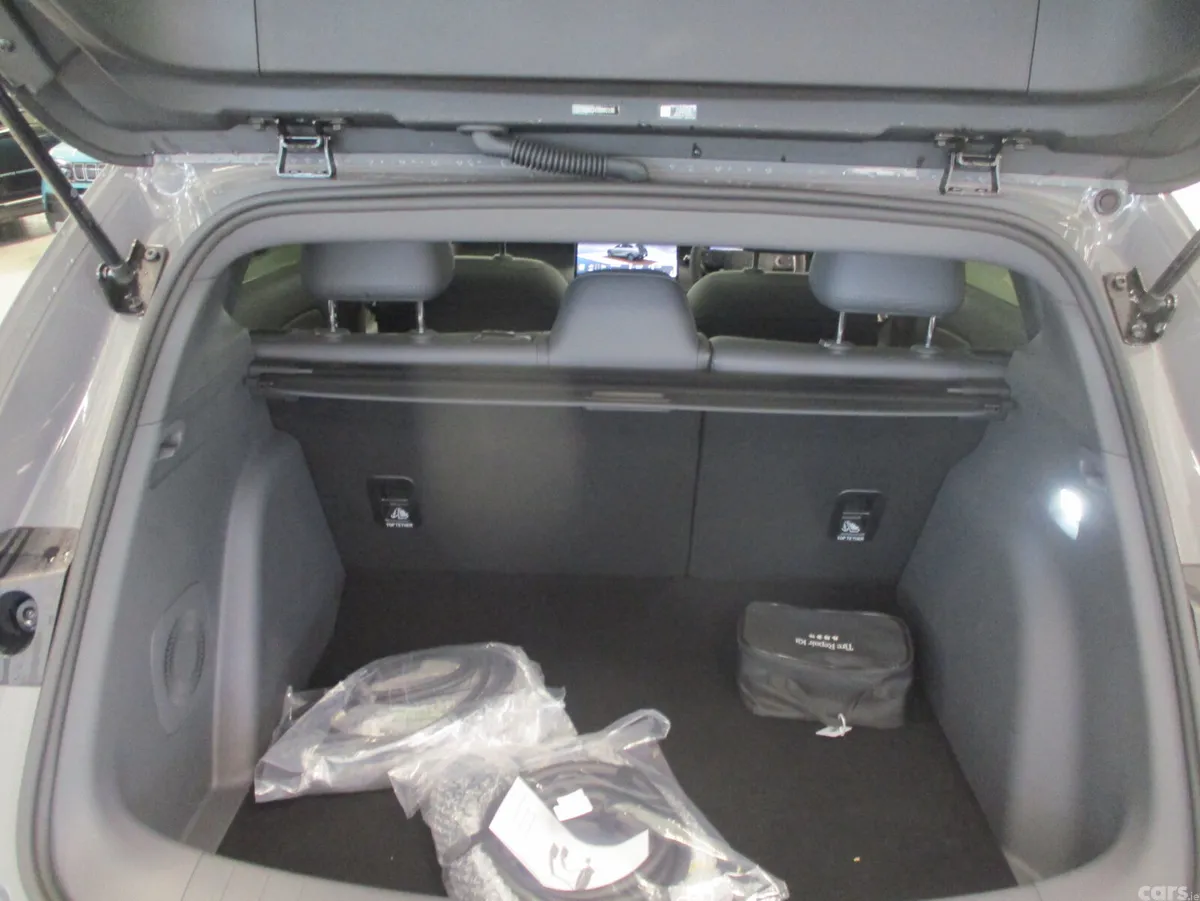 Leapmotor B05 Hatchback, Electric, 2027, Grey