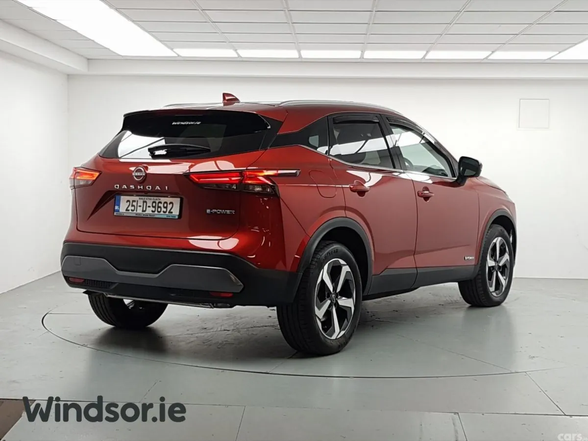 Nissan Qashqai MPV, Petrol Hybrid, 2025, Red