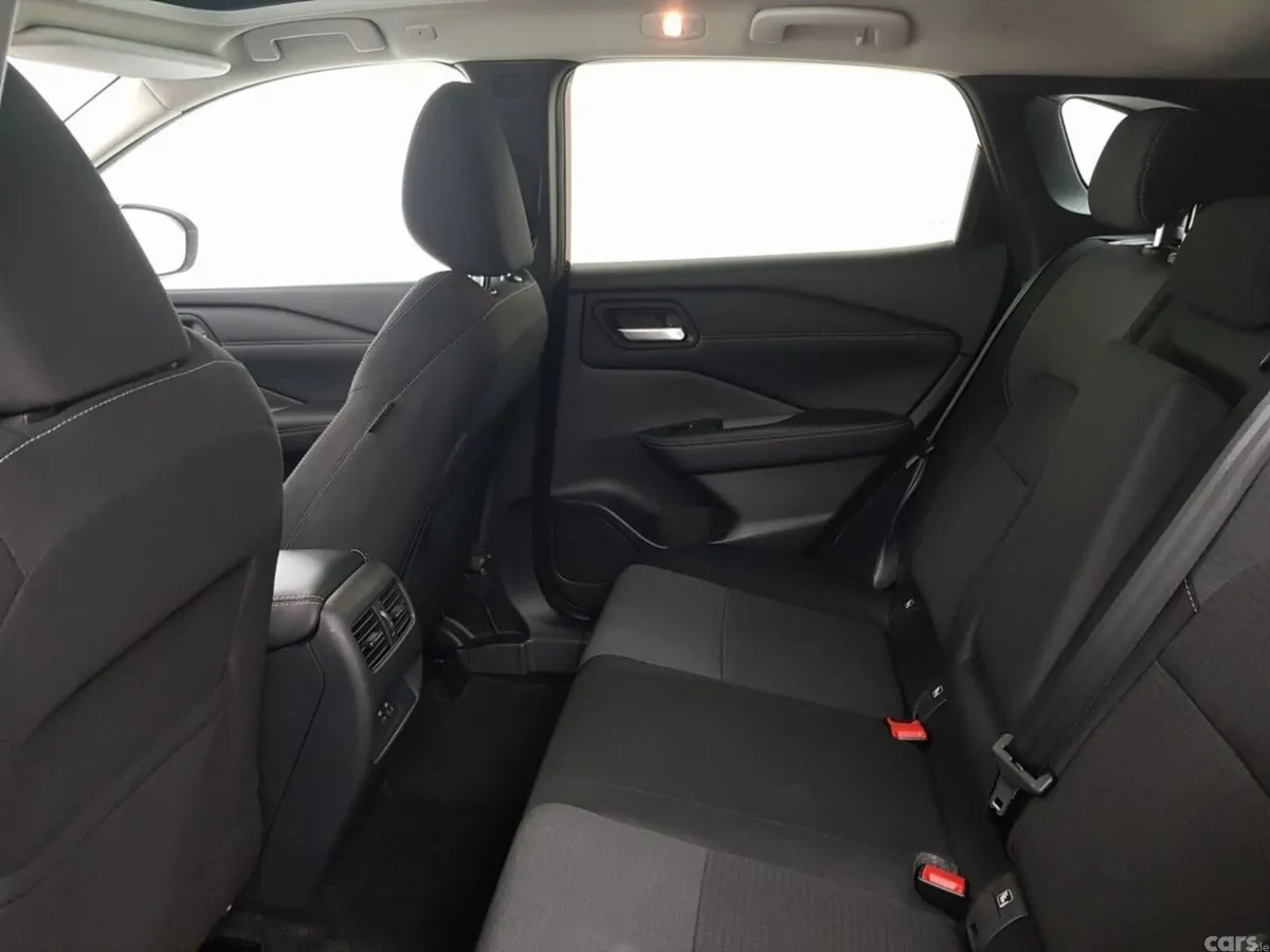 Nissan Qashqai MPV, Petrol Hybrid, 2025, Red