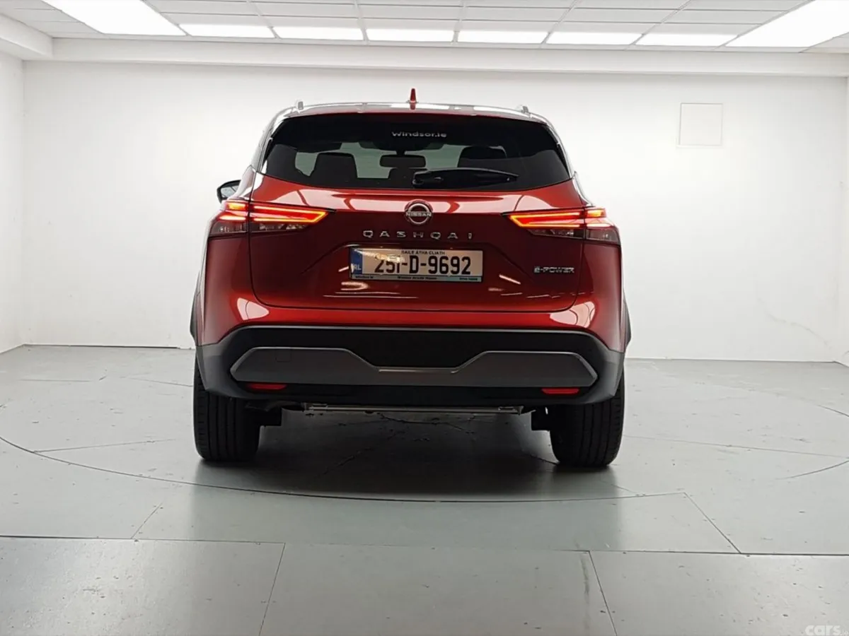 Nissan Qashqai MPV, Petrol Hybrid, 2025, Red