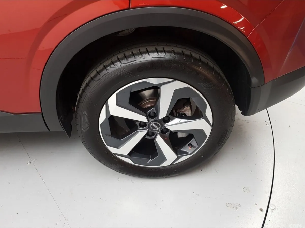 Nissan Qashqai MPV, Petrol Hybrid, 2025, Red