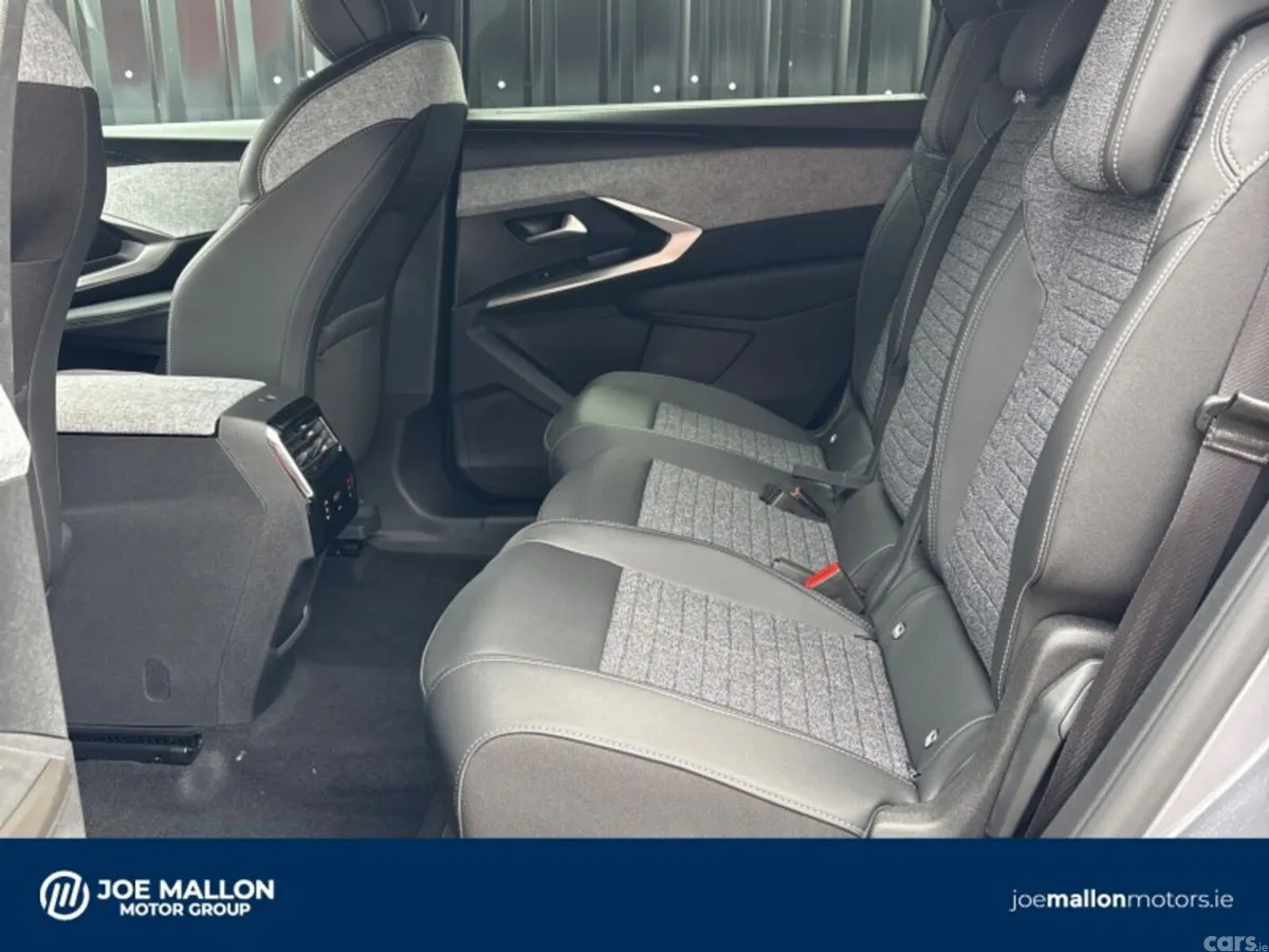 Peugeot 5008 MPV, Petrol, 2026, Grey