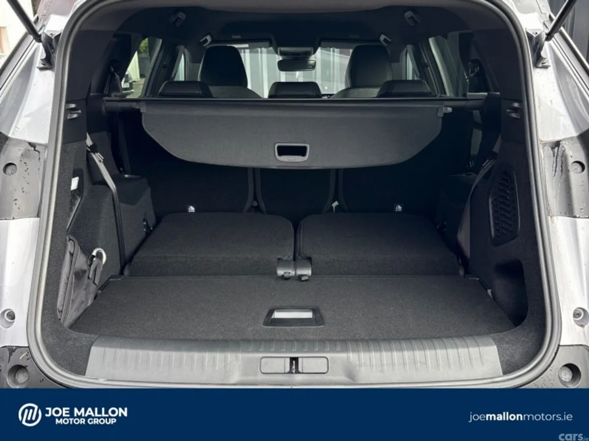 Peugeot 5008 MPV, Petrol, 2026, Grey
