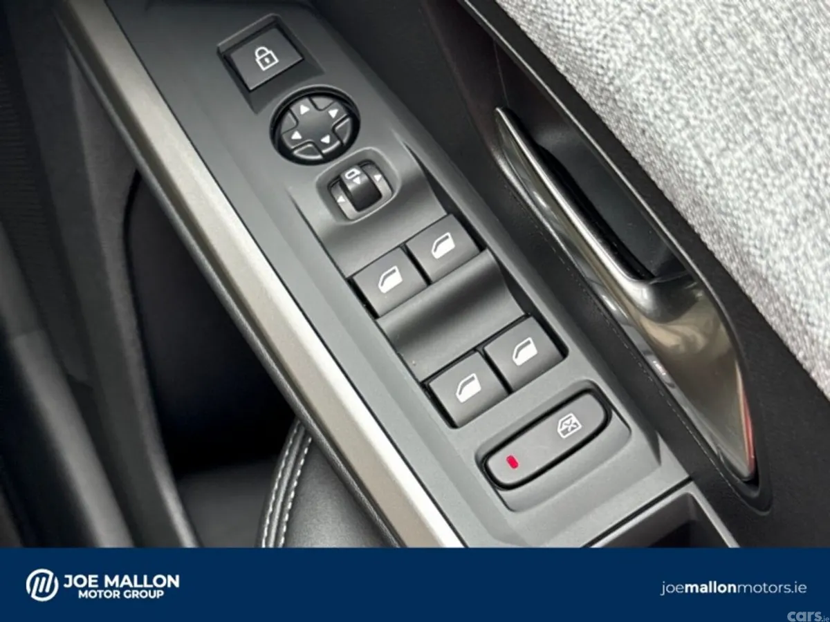 Peugeot 5008 MPV, Petrol, 2026, Grey