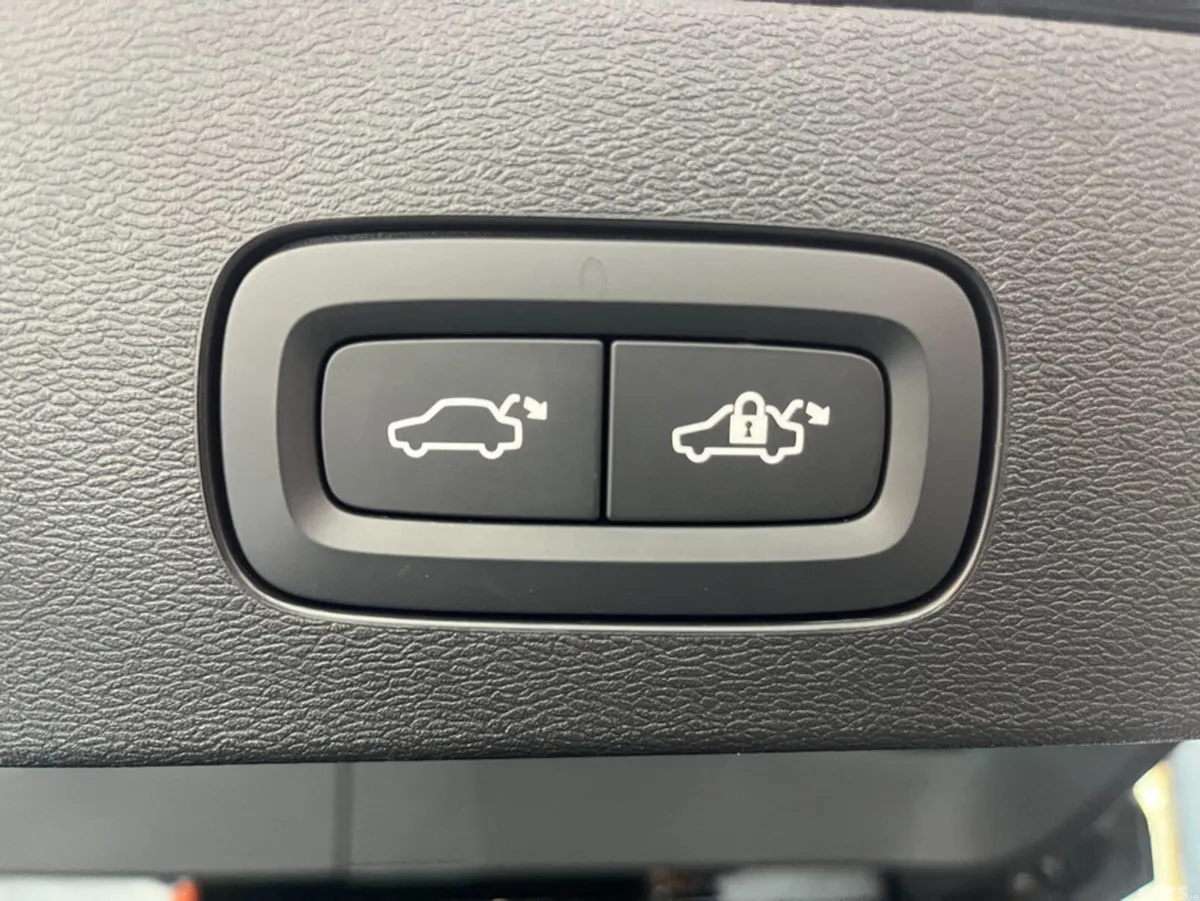 Volvo V60 Estate, Petrol Hybrid, 2024, Black