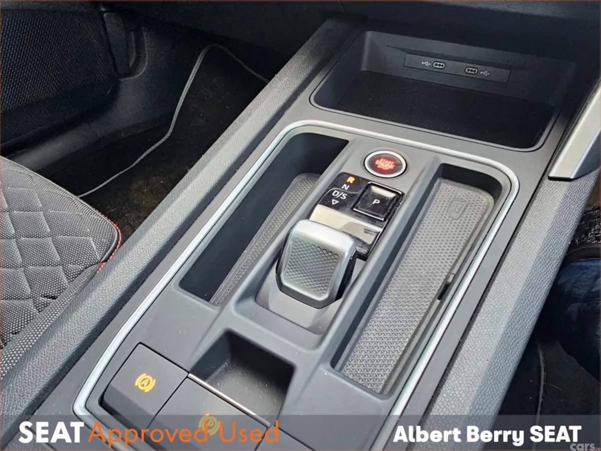 SEAT Leon Hatchback, Petrol Plug-in Hybrid, 2021, Black