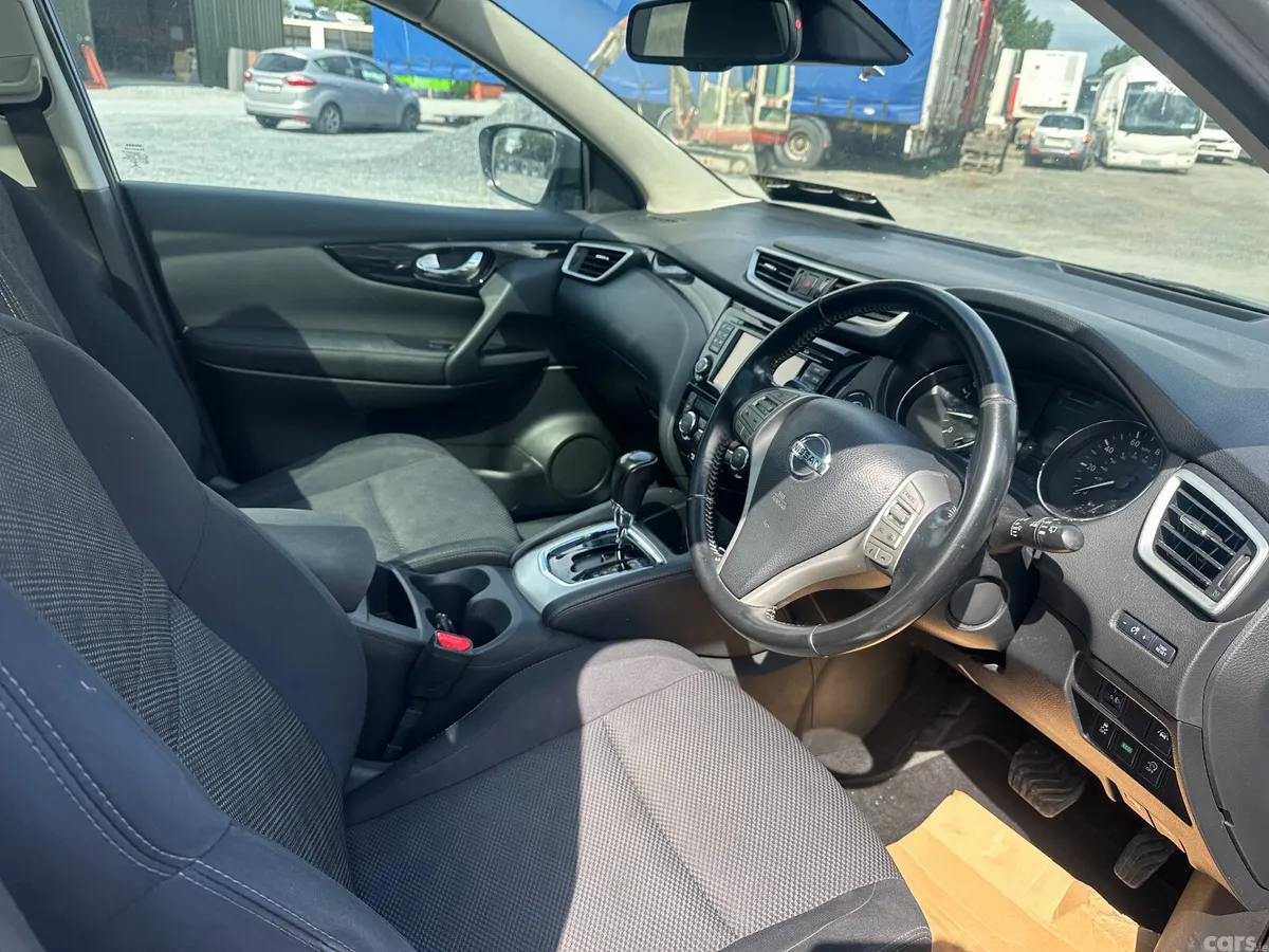 Nissan Qashqai SUV, Petrol, 2017, Silver