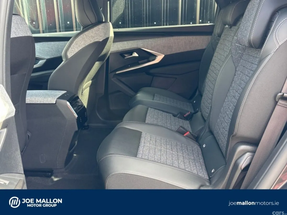 Peugeot 5008 MPV, Electric, 2026, Grey