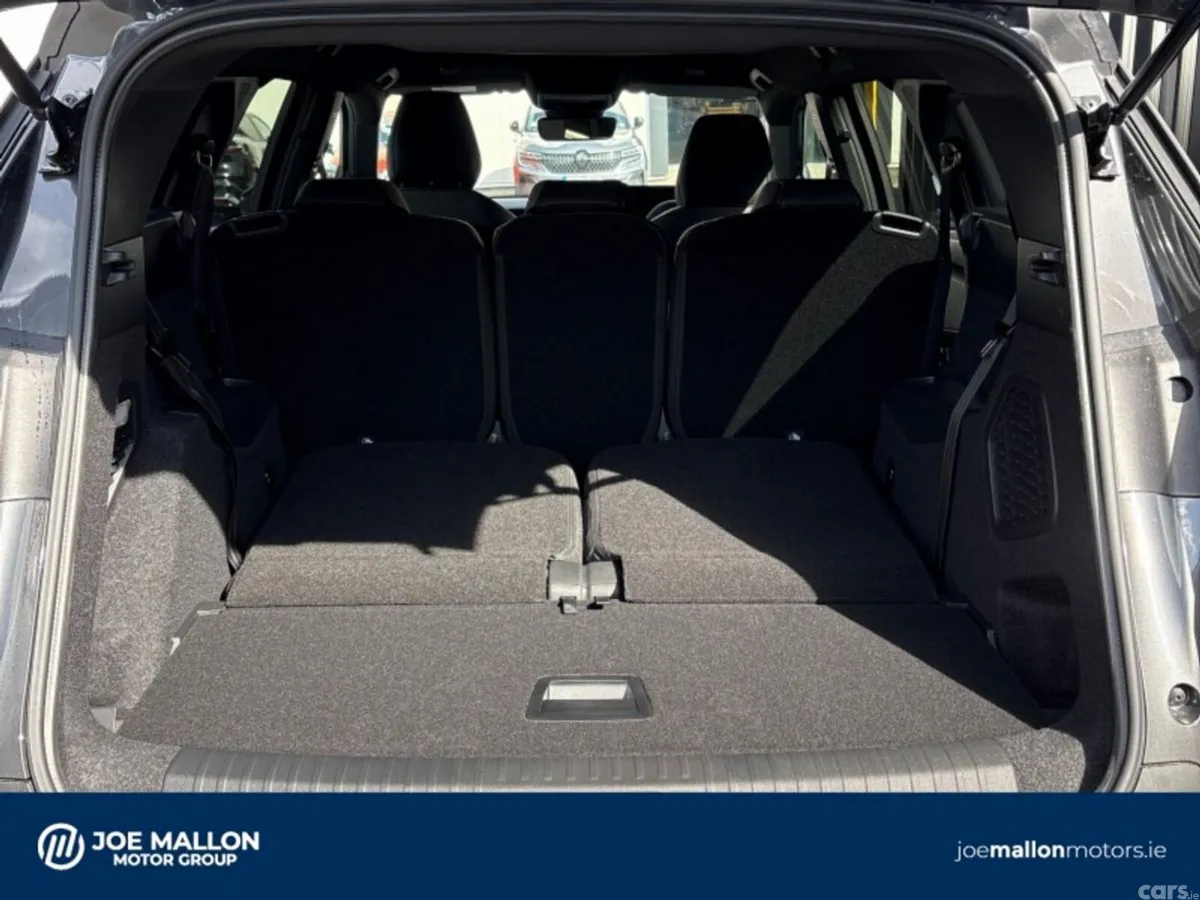 Peugeot 5008 MPV, Electric, 2026, Grey