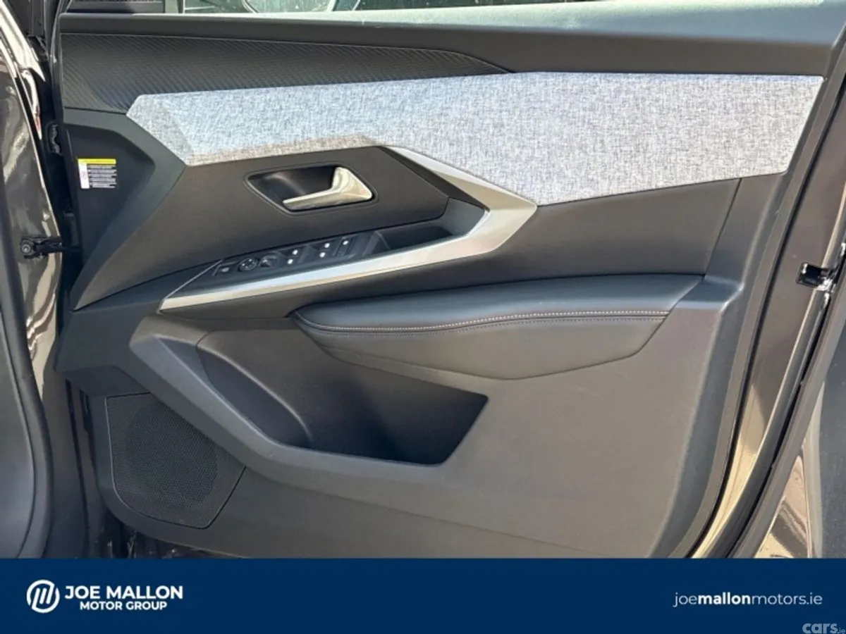 Peugeot 5008 MPV, Electric, 2026, Grey