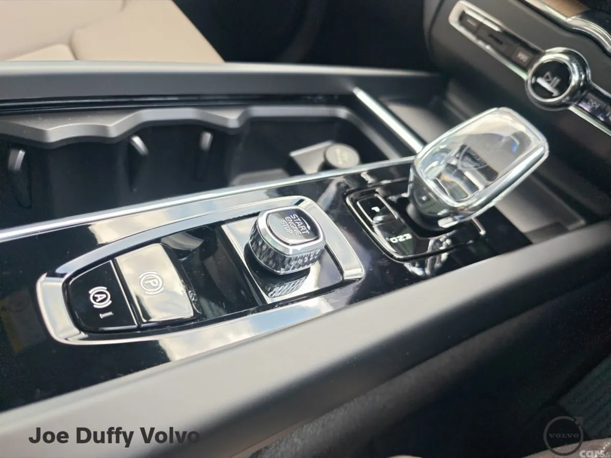 Volvo XC60 SUV, Petrol Plug-in Hybrid, 2026, Black