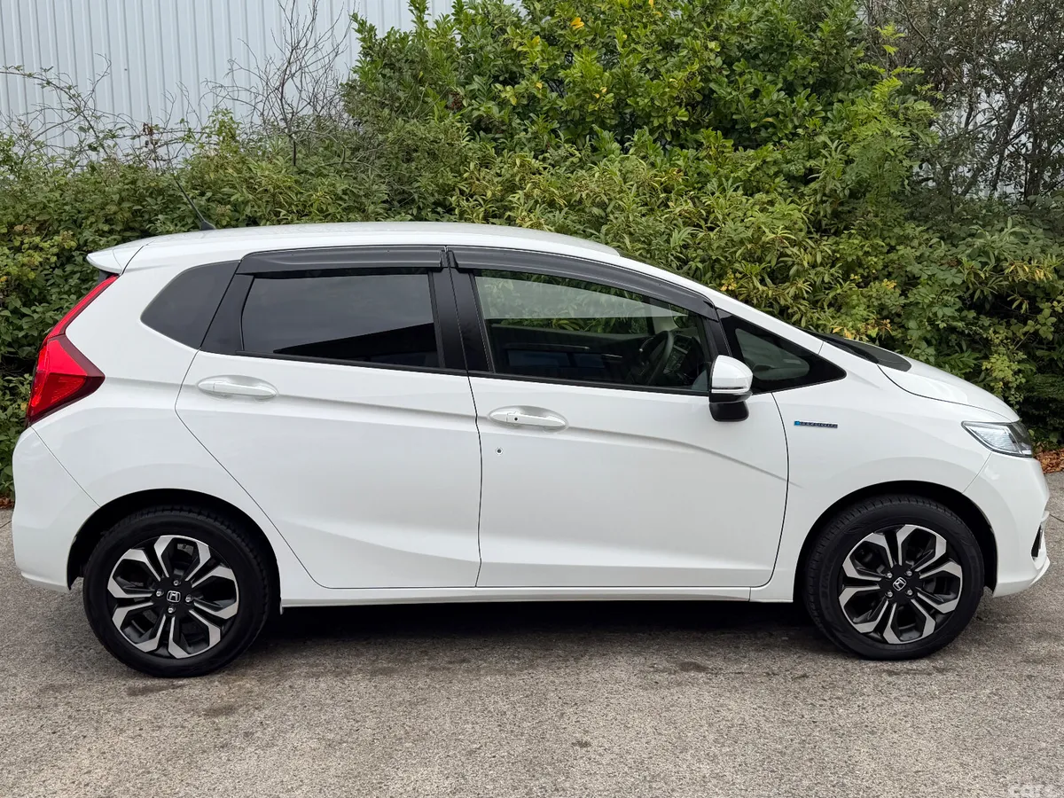 Honda Fit Hatchback, Petrol Hybrid, 2019, White