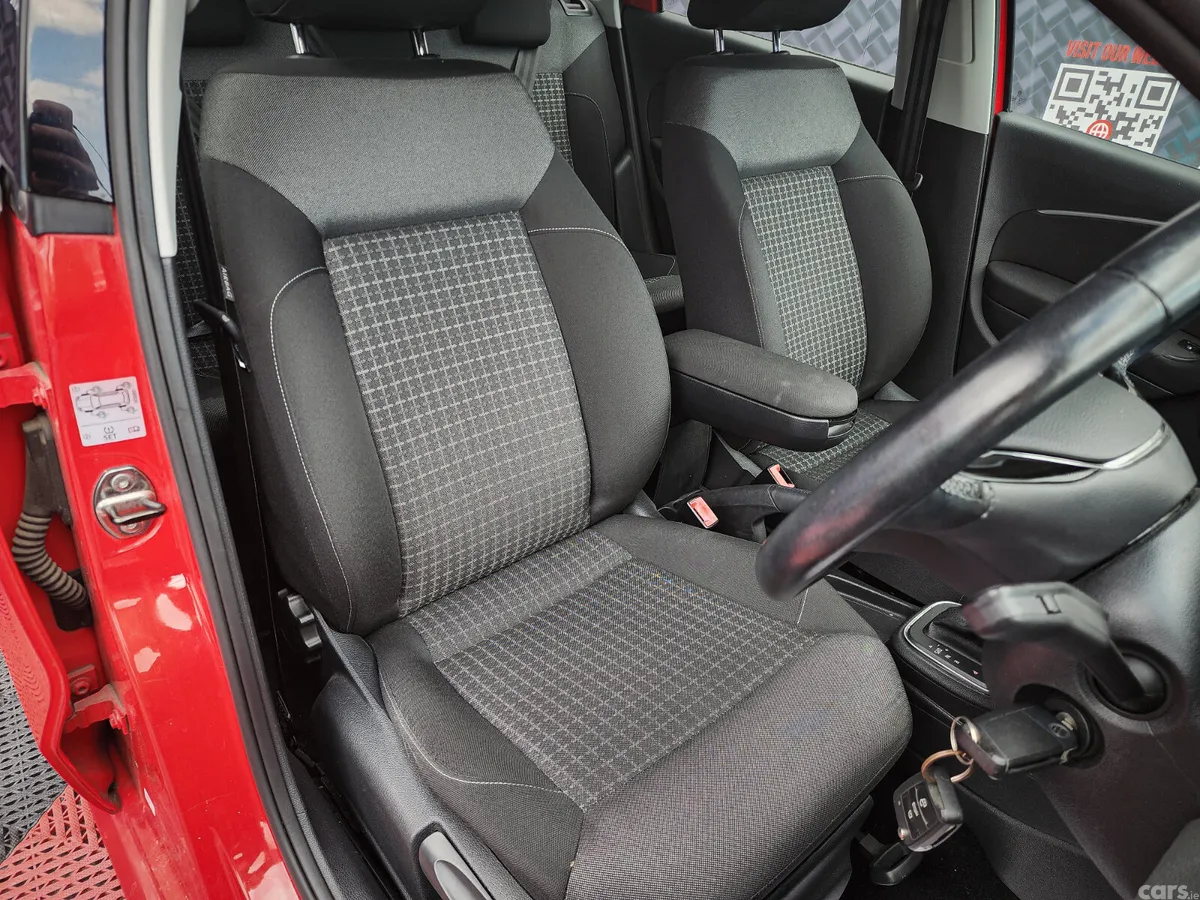 Volkswagen Polo Hatchback, Petrol, 2016, Red