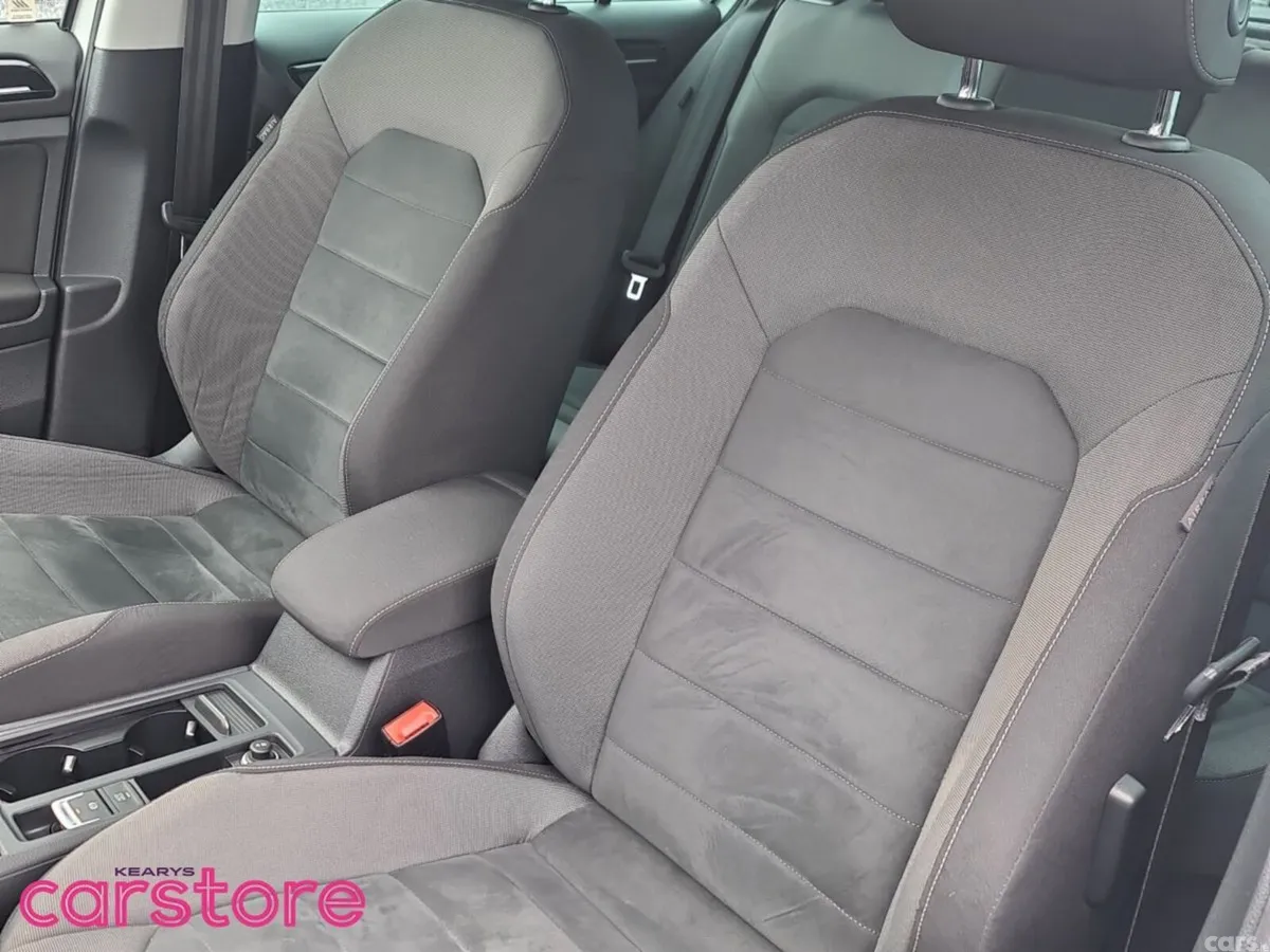 Volkswagen Golf Hatchback, Petrol, 2018, White