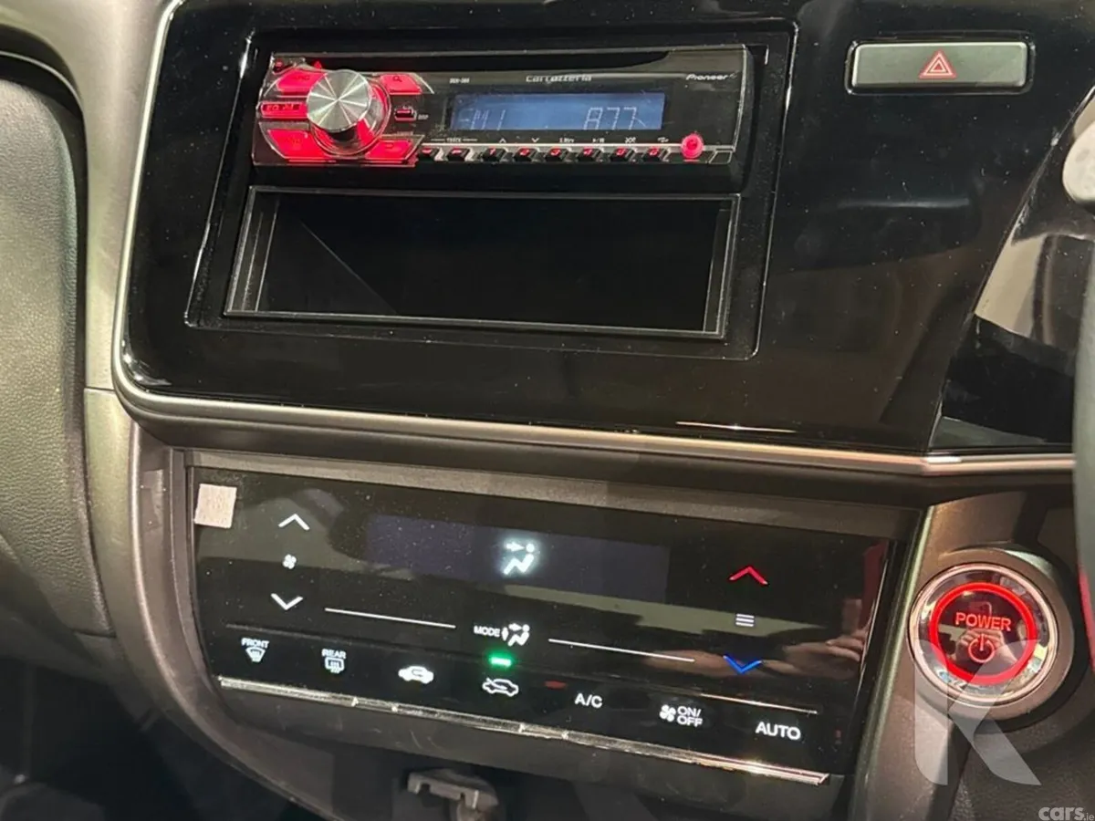 Honda Grace Saloon, Petrol Hybrid, 2019, Silver