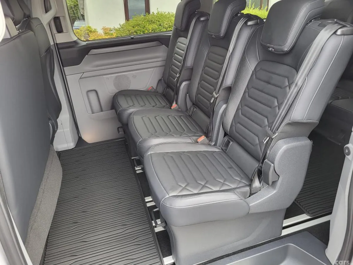 Ford Tourneo Custom MPV, Petrol Plug-in Hybrid, 2026, Grey