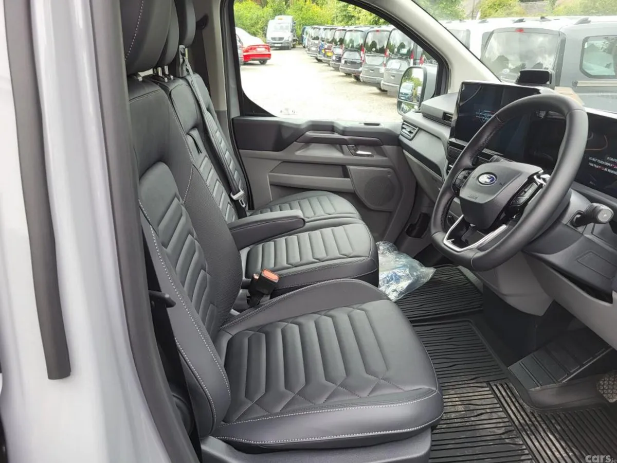 Ford Tourneo Custom MPV, Petrol Plug-in Hybrid, 2026, Grey