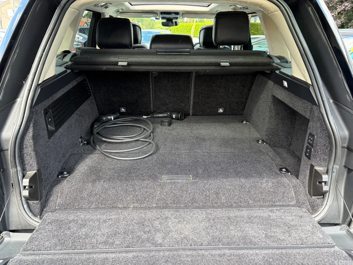 Land Rover Range Rover SUV, Petrol Hybrid, 2021, Black