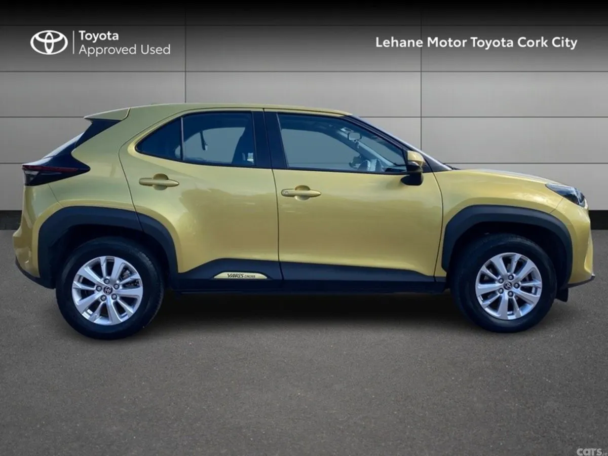Toyota Yaris Cross Hatchback, Petrol Hybrid, 2023, Yellow