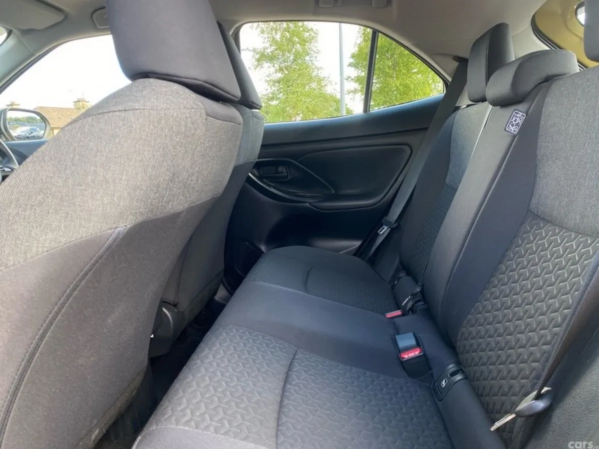 Toyota Yaris Cross Hatchback, Petrol Hybrid, 2023, Yellow