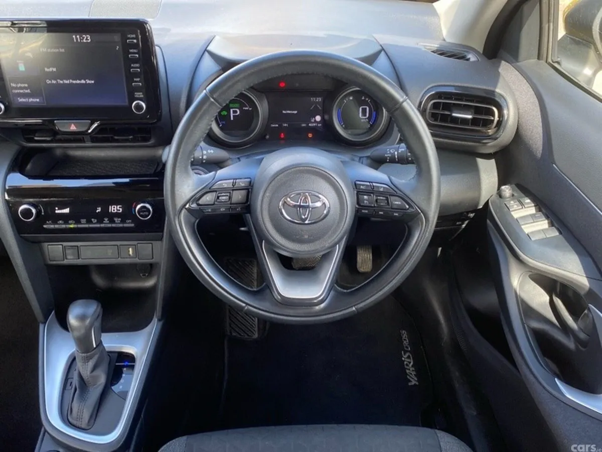 Toyota Yaris Cross Hatchback, Petrol Hybrid, 2023, Yellow