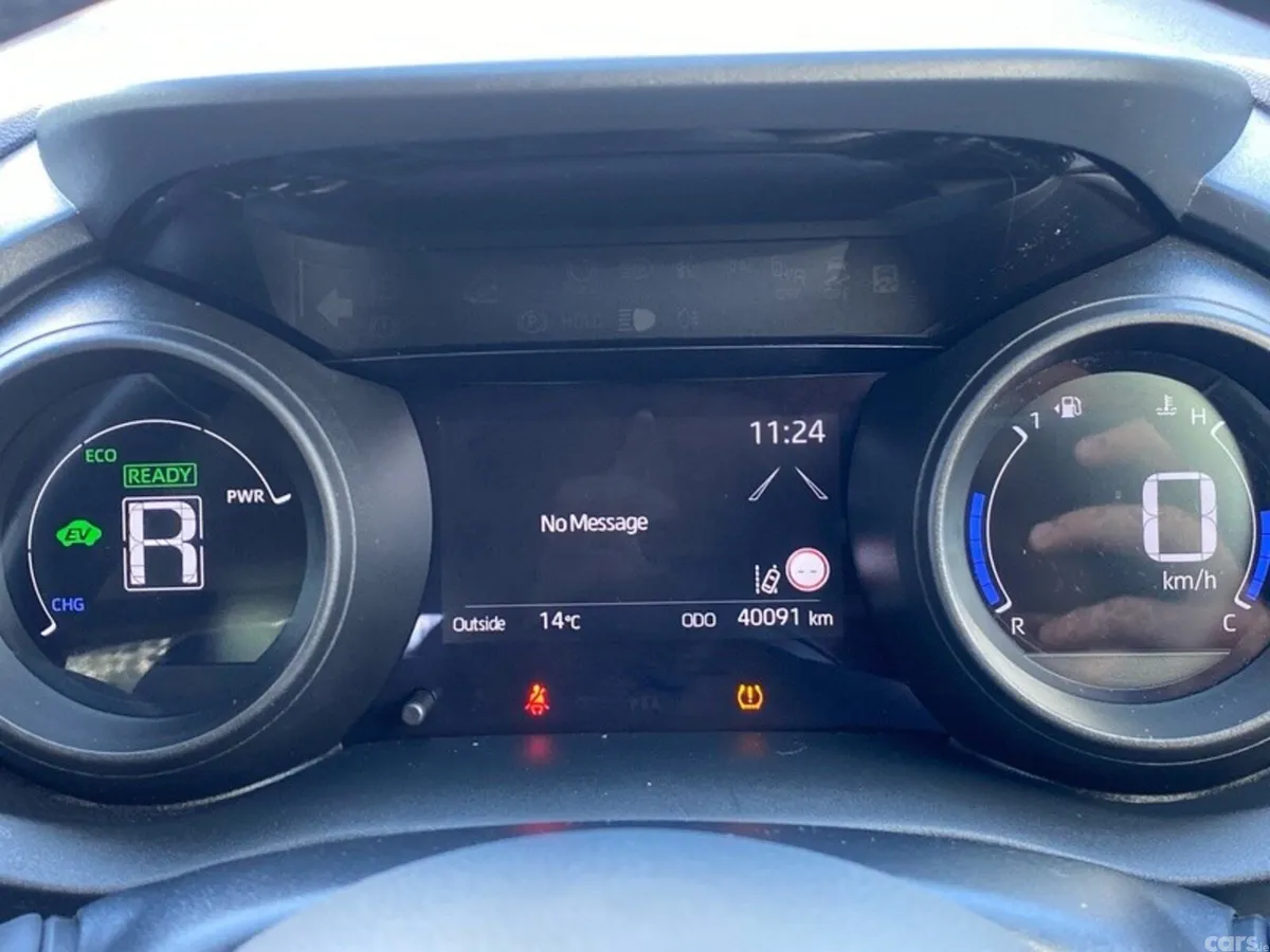 Toyota Yaris Cross Hatchback, Petrol Hybrid, 2023, Yellow
