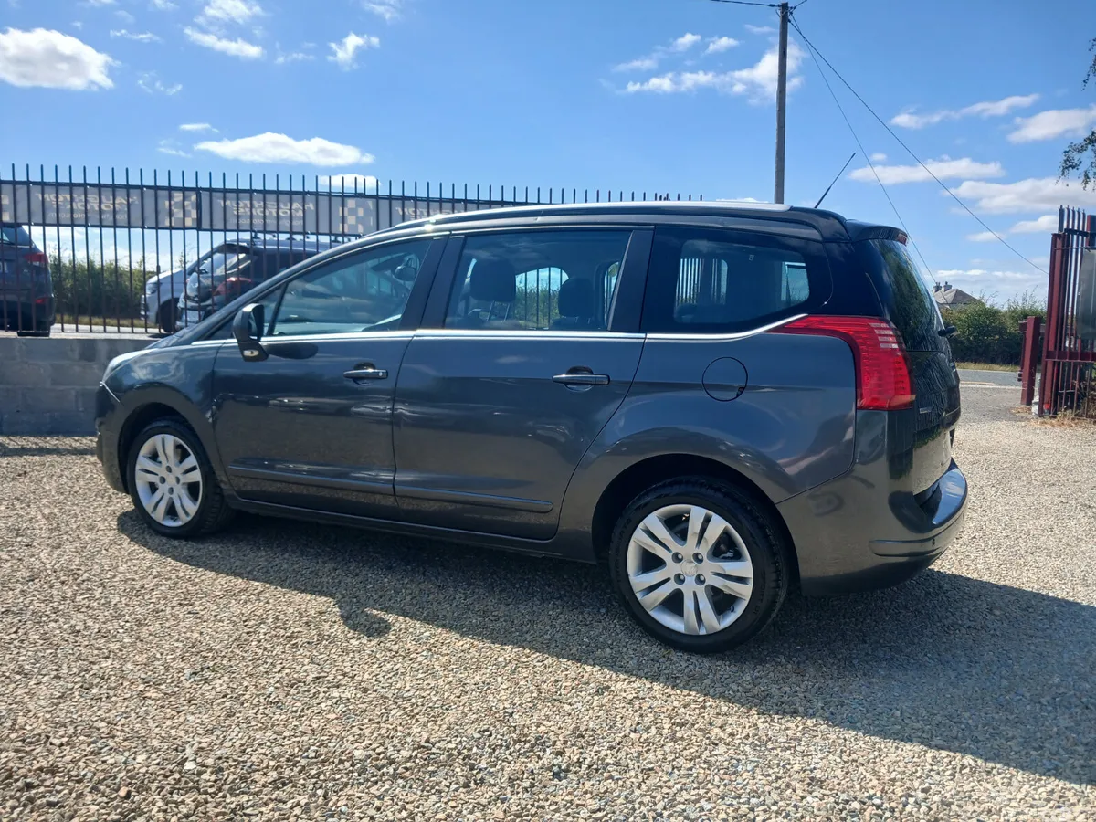 Peugeot 5008 MPV, Diesel, 2016, Grey