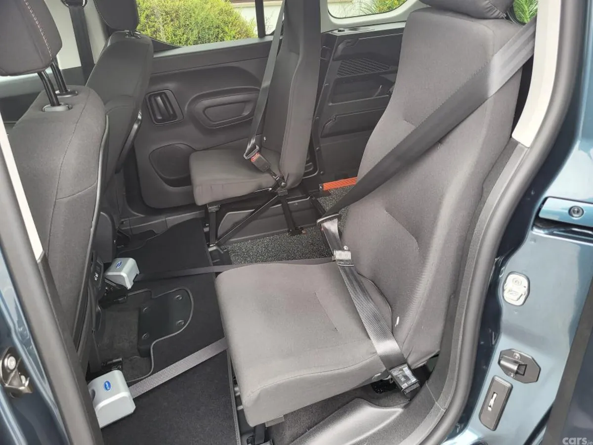 Peugeot Rifter MPV, Diesel, 2026, Blue